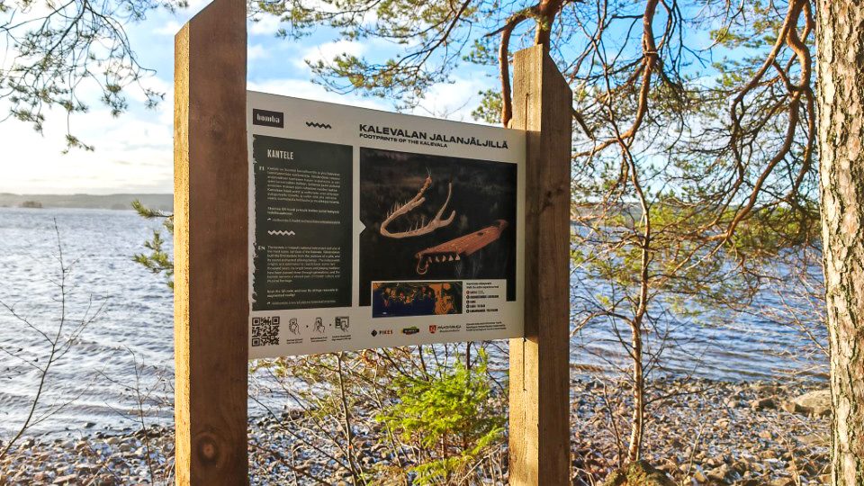 PIKES-kalevalan-jalanjäljillä-elämysreitti-kyltti