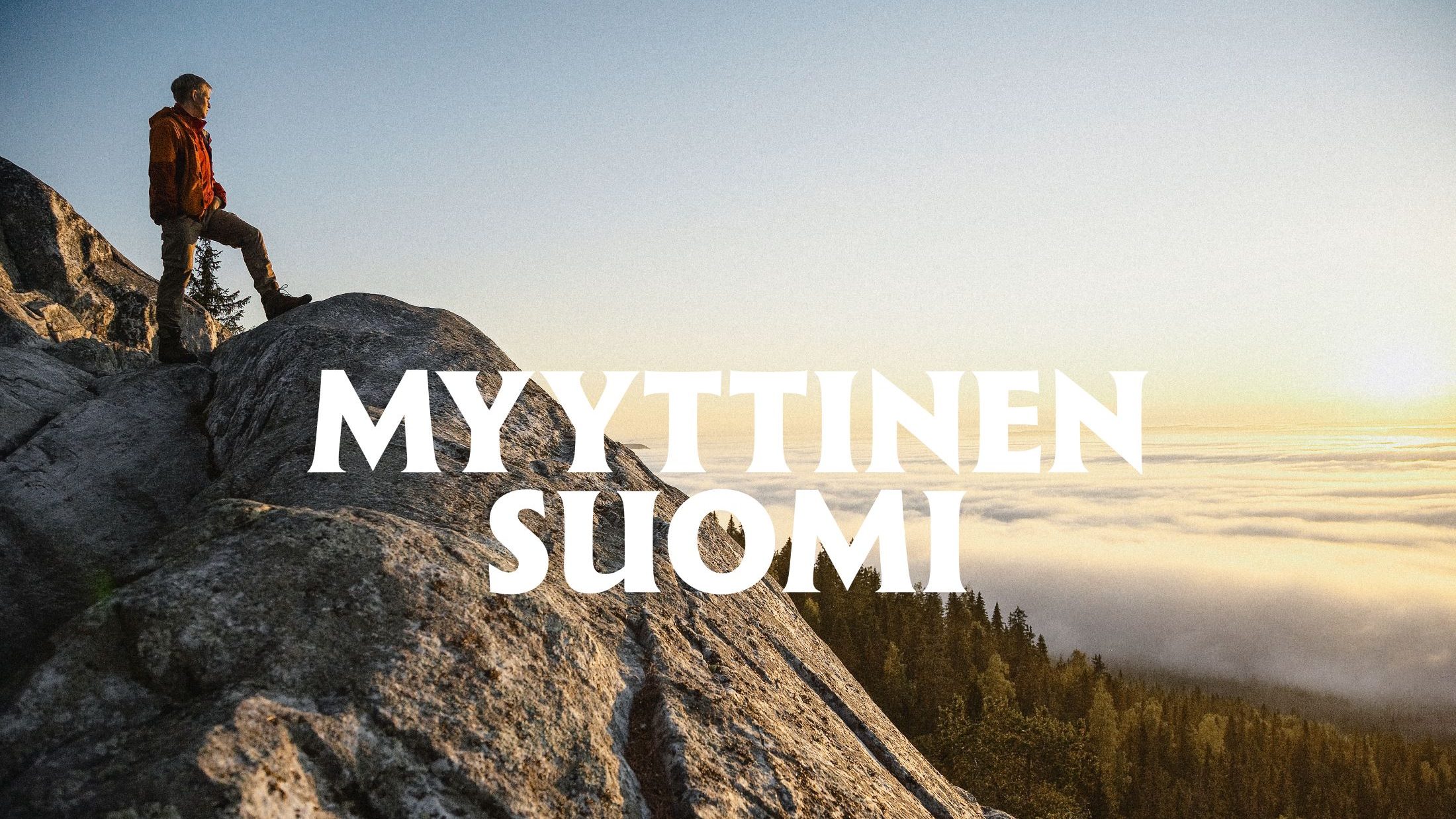 Myyttinen Suomi -bannerikuva. Kuvassa matkailija Kolin huipulla ja kuvassa teksti "Myyttinen Suomi"